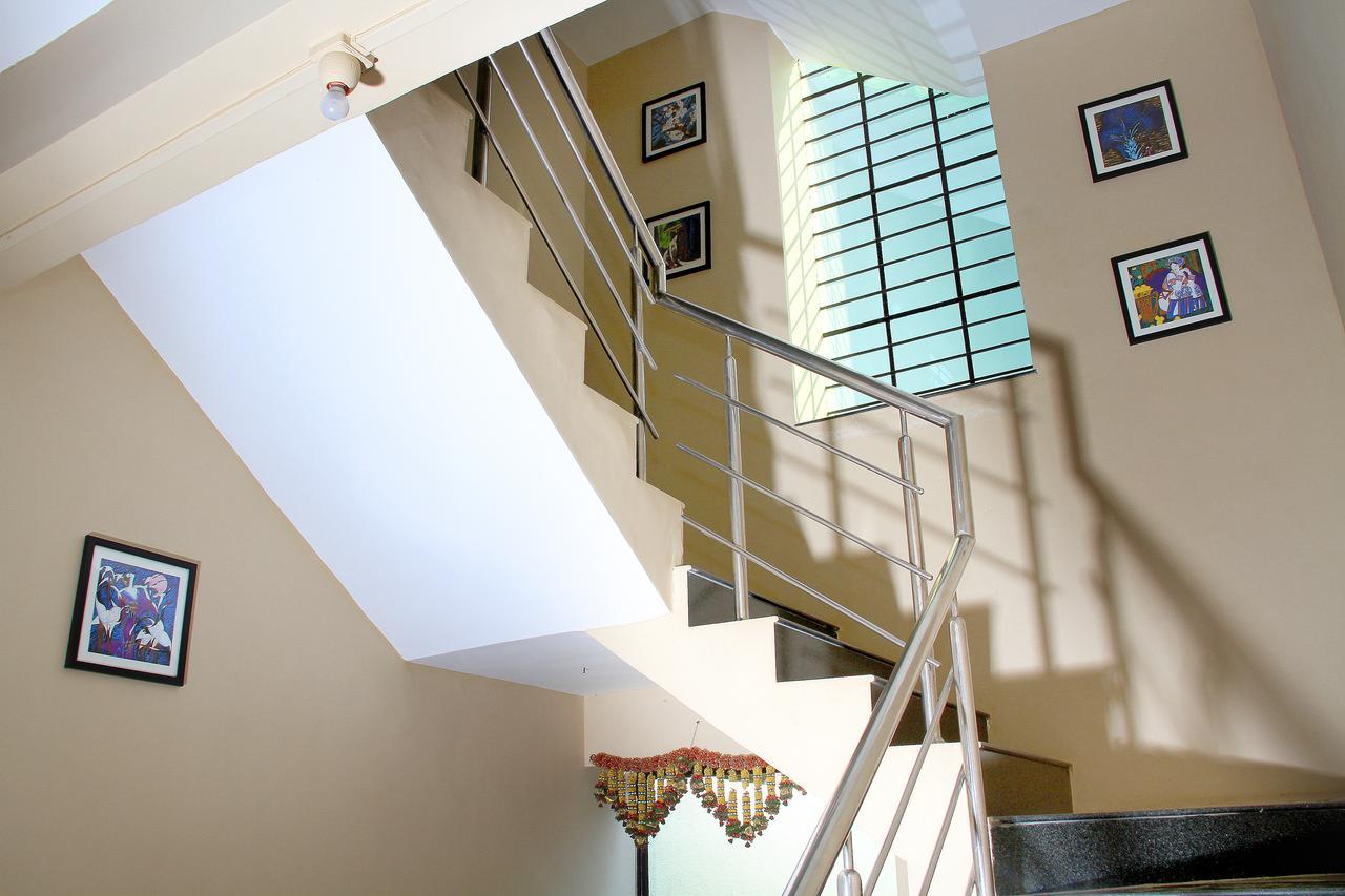 Yuvraj Lodge Osmanabad Bagian luar foto