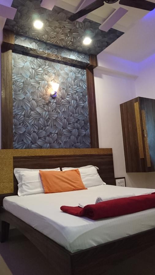 Yuvraj Lodge Osmanabad Bagian luar foto
