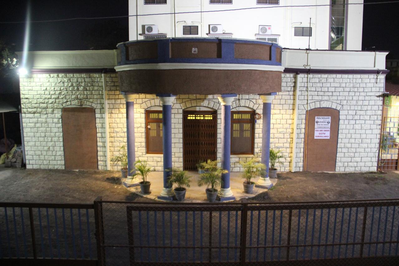 Yuvraj Lodge Osmanabad Bagian luar foto