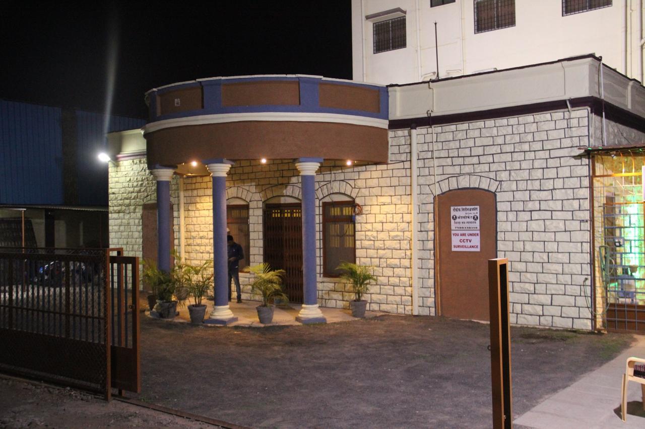 Yuvraj Lodge Osmanabad Bagian luar foto