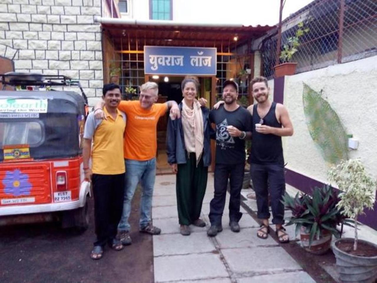 Yuvraj Lodge Osmanabad Bagian luar foto