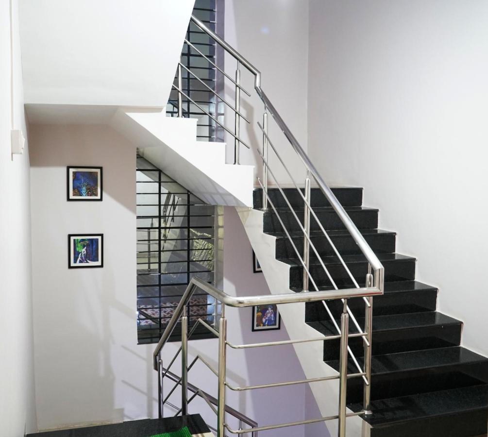 Yuvraj Lodge Osmanabad Bagian luar foto